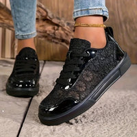 Sneakers Dentelle με δαντέλα, κοντινή λήψη στη μύτη