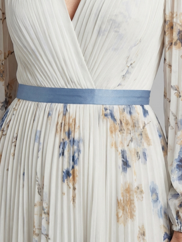 Violet & Grace | Floral Maxi Dress with Long Sleeves and V Neckline